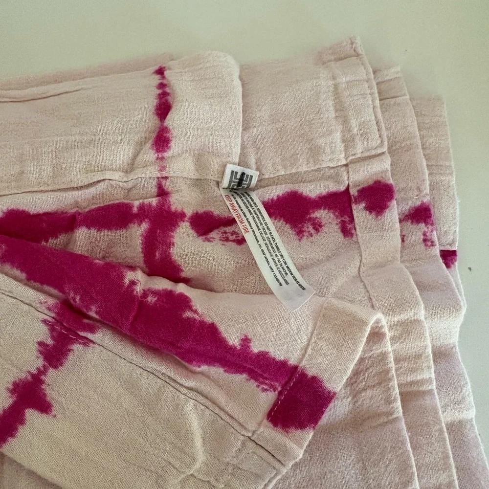 NWOT Urban Outfitters Libby Grid-Dye Shower Curtain